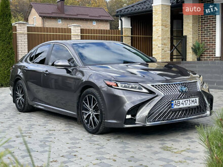 Тойота Камри 2022 в Виннице на Automoto.ua Серый Тойота Камри, объемом двигателя 2.49 л и пробегом 48 тыс. км за 35700 $, фото 1 на Automoto.ua