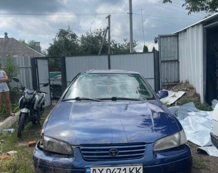 Синий Тойота Камри, объемом двигателя 2.2 л и пробегом 400 тыс. км за 1100 $, фото 2 на Automoto.ua