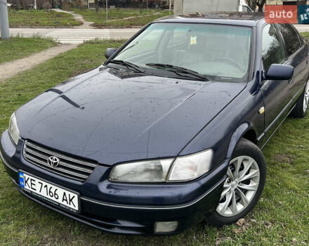 Синий Тойота Камри, объемом двигателя 3 л и пробегом 555 тыс. км за 3300 $, фото 1 на Automoto.ua