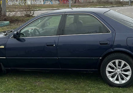 Синий Тойота Камри, объемом двигателя 3 л и пробегом 555 тыс. км за 3300 $, фото 5 на Automoto.ua