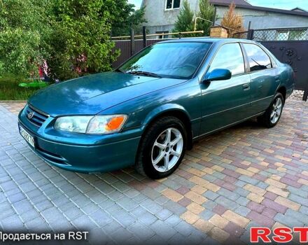 Синий Тойота Камри, объемом двигателя 2.2 л и пробегом 326 тыс. км за 3400 $, фото 1 на Automoto.ua