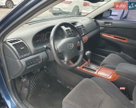 Синий Тойота Камри, объемом двигателя 2.4 л и пробегом 300 тыс. км за 4900 $, фото 2 на Automoto.ua