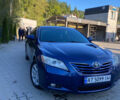 Синий Тойота Камри, объемом двигателя 2.4 л и пробегом 308 тыс. км за 8000 $, фото 1 на Automoto.ua