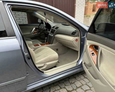 Синий Тойота Камри, объемом двигателя 2.4 л и пробегом 106 тыс. км за 9999 $, фото 41 на Automoto.ua