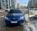 Синий Тойота Камри, объемом двигателя 2.4 л и пробегом 402 тыс. км за 8700 $, фото 1 на Automoto.ua