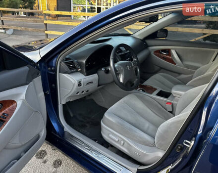 Синий Тойота Камри, объемом двигателя 2.4 л и пробегом 280 тыс. км за 8600 $, фото 10 на Automoto.ua