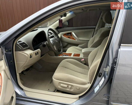 Синий Тойота Камри, объемом двигателя 2.4 л и пробегом 106 тыс. км за 9999 $, фото 24 на Automoto.ua