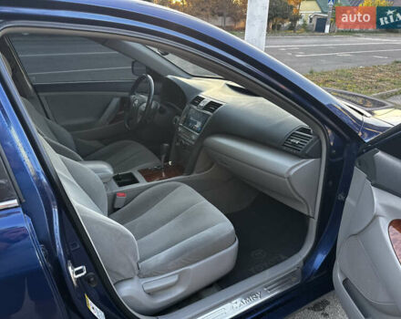 Синий Тойота Камри, объемом двигателя 2.4 л и пробегом 280 тыс. км за 8600 $, фото 7 на Automoto.ua