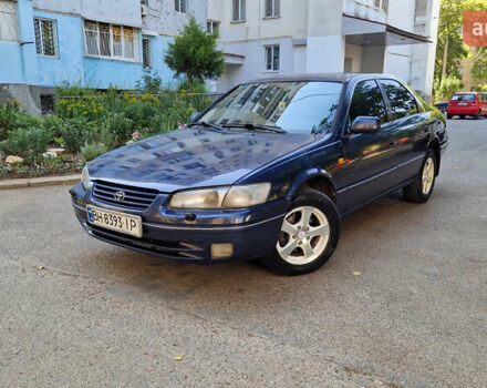 Синий Тойота Камри, объемом двигателя 2.2 л и пробегом 300 тыс. км за 3100 $, фото 1 на Automoto.ua