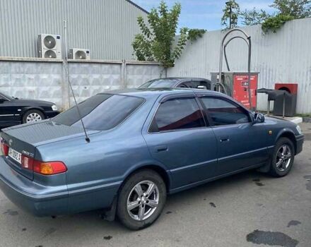 Синий Тойота Камри, объемом двигателя 2.2 л и пробегом 239 тыс. км за 4000 $, фото 1 на Automoto.ua