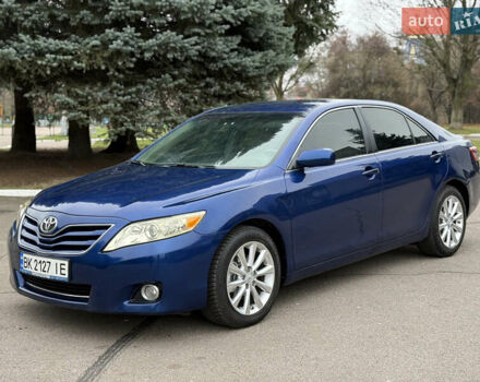 Синий Тойота Камри, объемом двигателя 2.5 л и пробегом 205 тыс. км за 8800 $, фото 1 на Automoto.ua