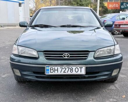 Зеленый Тойота Камри, объемом двигателя 3 л и пробегом 255 тыс. км за 4999 $, фото 1 на Automoto.ua