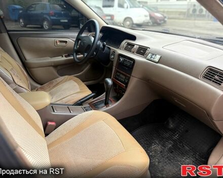 Зелений Тойота Камрі, об'ємом двигуна 3 л та пробігом 187 тис. км за 3777 $, фото 6 на Automoto.ua