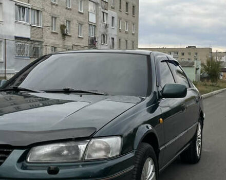 Зеленый Тойота Камри, объемом двигателя 2.2 л и пробегом 466 тыс. км за 3800 $, фото 1 на Automoto.ua