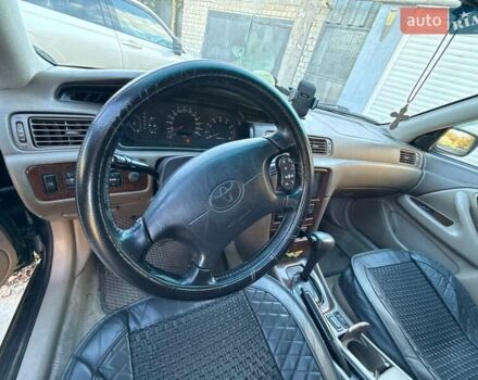 Зелений Тойота Камрі, об'ємом двигуна 3 л та пробігом 394 тис. км за 3900 $, фото 10 на Automoto.ua