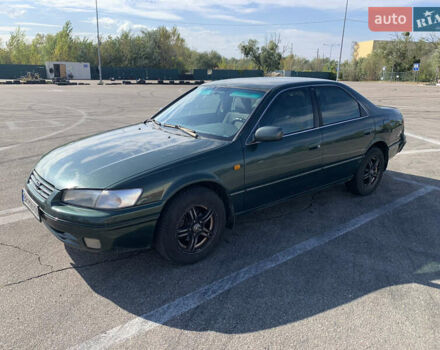 Зеленый Тойота Камри, объемом двигателя 2.2 л и пробегом 440 тыс. км за 2800 $, фото 2 на Automoto.ua