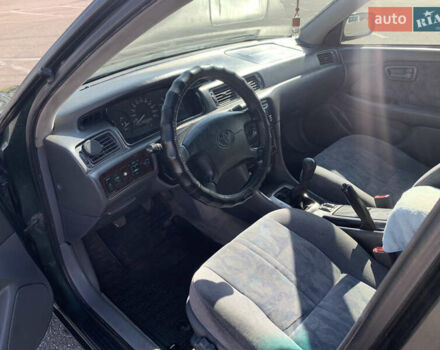 Зеленый Тойота Камри, объемом двигателя 2.2 л и пробегом 440 тыс. км за 2800 $, фото 6 на Automoto.ua