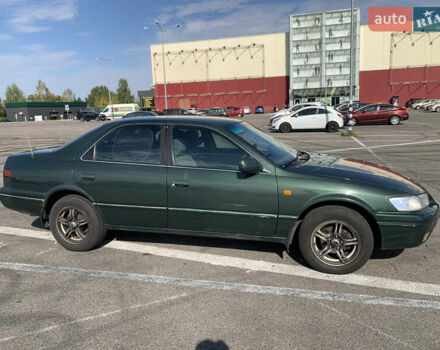 Зеленый Тойота Камри, объемом двигателя 2.2 л и пробегом 440 тыс. км за 2800 $, фото 3 на Automoto.ua