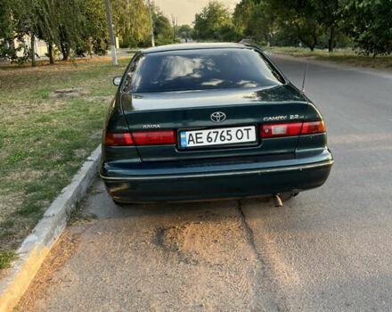 Зелений Тойота Камрі, об'ємом двигуна 2.2 л та пробігом 700 тис. км за 5000 $, фото 2 на Automoto.ua