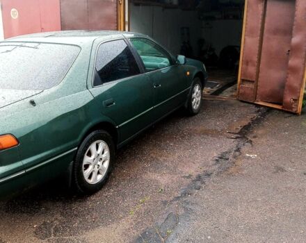 Зеленый Тойота Камри, объемом двигателя 2.2 л и пробегом 310 тыс. км за 4800 $, фото 1 на Automoto.ua