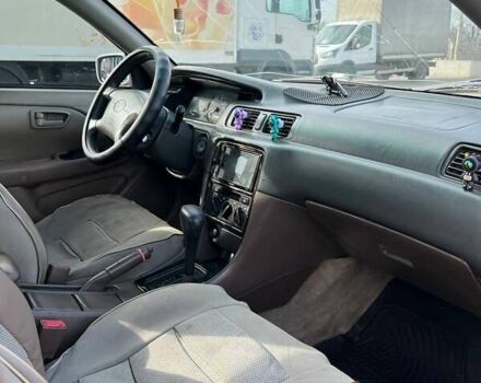 Зеленый Тойота Камри, объемом двигателя 2.2 л и пробегом 310 тыс. км за 3400 $, фото 7 на Automoto.ua