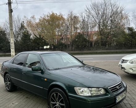 Зеленый Тойота Камри, объемом двигателя 2.2 л и пробегом 570 тыс. км за 2800 $, фото 1 на Automoto.ua