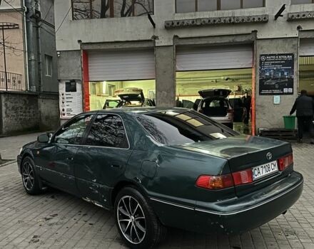 Зеленый Тойота Камри, объемом двигателя 2.2 л и пробегом 570 тыс. км за 2800 $, фото 3 на Automoto.ua