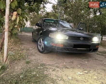 Зеленый Тойота Камри, объемом двигателя 3 л и пробегом 400 тыс. км за 2800 $, фото 1 на Automoto.ua