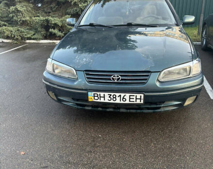 Зеленый Тойота Камри, объемом двигателя 2.2 л и пробегом 369 тыс. км за 3000 $, фото 1 на Automoto.ua