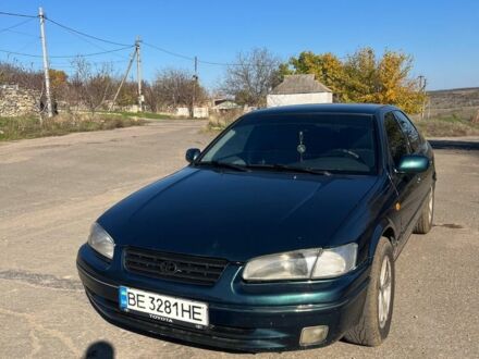 Зеленый Тойота Камри, объемом двигателя 2.2 л и пробегом 407 тыс. км за 3700 $, фото 1 на Automoto.ua