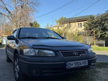 Зелений Тойота Камрі, об'ємом двигуна 3 л та пробігом 394 тис. км за 3900 $, фото 1 на Automoto.ua