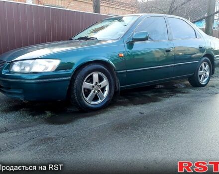 Зелений Тойота Камрі, об'ємом двигуна 2.2 л та пробігом 470 тис. км за 3000 $, фото 1 на Automoto.ua