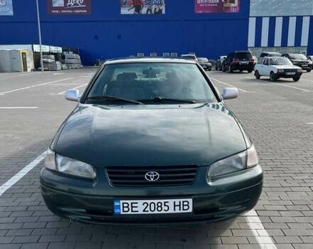 Зеленый Тойота Камри, объемом двигателя 2.2 л и пробегом 310 тыс. км за 3400 $, фото 1 на Automoto.ua