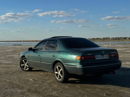 Зелений Тойота Камрі, об'ємом двигуна 2.2 л та пробігом 350 тис. км за 3500 $, фото 1 на Automoto.ua