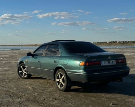 Зеленый Тойота Камри, объемом двигателя 2.2 л и пробегом 350 тыс. км за 3500 $, фото 1 на Automoto.ua