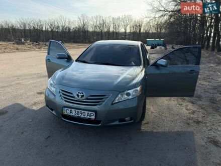 Зелений Тойота Камрі, об'ємом двигуна 2.4 л та пробігом 400 тис. км за 8500 $, фото 1 на Automoto.ua