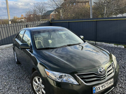 Тойота Камри 2010 в Хмельницком на Automoto.ua Зеленый Тойота Камри, объемом двигателя 2.5 л и пробегом 225 тыс. км за 6800 $, фото 1 на Automoto.ua