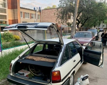 Белый Тойота Карина, объемом двигателя 2 л и пробегом 278 тыс. км за 2000 $, фото 3 на Automoto.ua