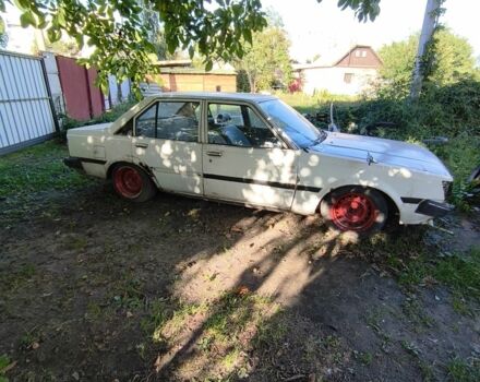 Белый Тойота Карина, объемом двигателя 1.6 л и пробегом 87 тыс. км за 500 $, фото 2 на Automoto.ua