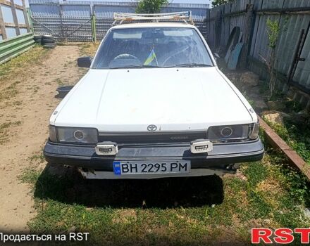 Белый Тойота Карина, объемом двигателя 1.5 л и пробегом 300 тыс. км за 550 $, фото 1 на Automoto.ua