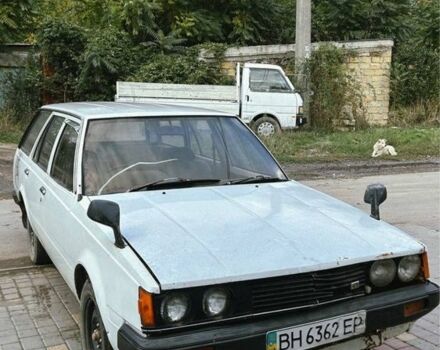 Белый Тойота Карина, объемом двигателя 2 л и пробегом 145 тыс. км за 600 $, фото 1 на Automoto.ua