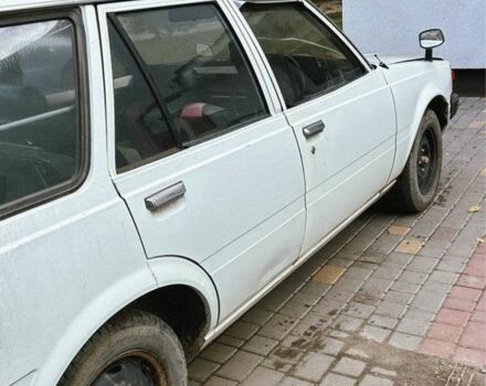 Белый Тойота Карина, объемом двигателя 2 л и пробегом 145 тыс. км за 600 $, фото 5 на Automoto.ua