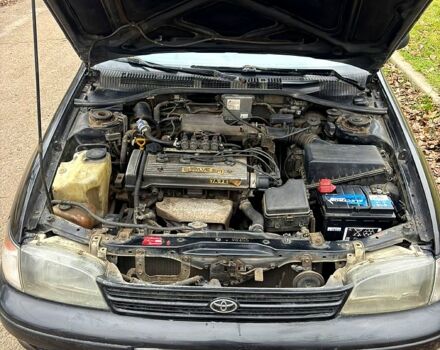 Черный Тойота Карина, объемом двигателя 1.8 л и пробегом 210 тыс. км за 1799 $, фото 10 на Automoto.ua