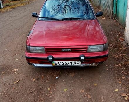 Тойота Карина, объемом двигателя 1.6 л и пробегом 100 тыс. км за 1800 $, фото 1 на Automoto.ua