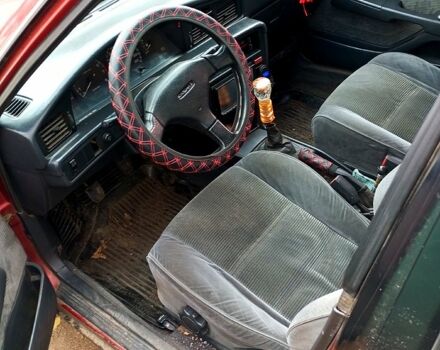 Тойота Карина, объемом двигателя 1.6 л и пробегом 100 тыс. км за 1800 $, фото 4 на Automoto.ua
