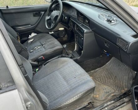 Серый Тойота Карина, объемом двигателя 1.6 л и пробегом 220 тыс. км за 1300 $, фото 6 на Automoto.ua