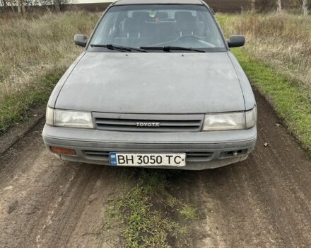 Серый Тойота Карина, объемом двигателя 1.6 л и пробегом 220 тыс. км за 1300 $, фото 1 на Automoto.ua