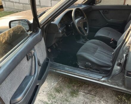 Серый Тойота Карина, объемом двигателя 1.6 л и пробегом 500 тыс. км за 600 $, фото 6 на Automoto.ua