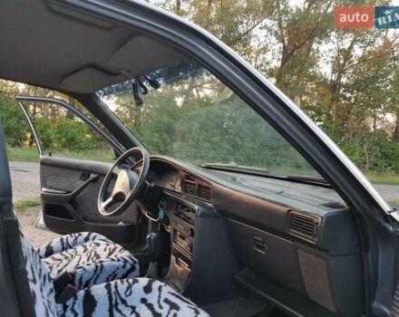 Серый Тойота Карина, объемом двигателя 1.59 л и пробегом 185 тыс. км за 1800 $, фото 4 на Automoto.ua