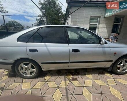 Сірий Тойота Каріна, об'ємом двигуна 1.6 л та пробігом 395 тис. км за 3000 $, фото 1 на Automoto.ua